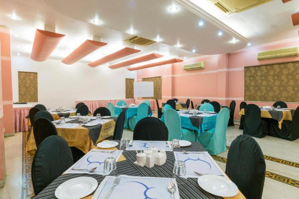 Crescent Park Hotel Chennai Exterior photo