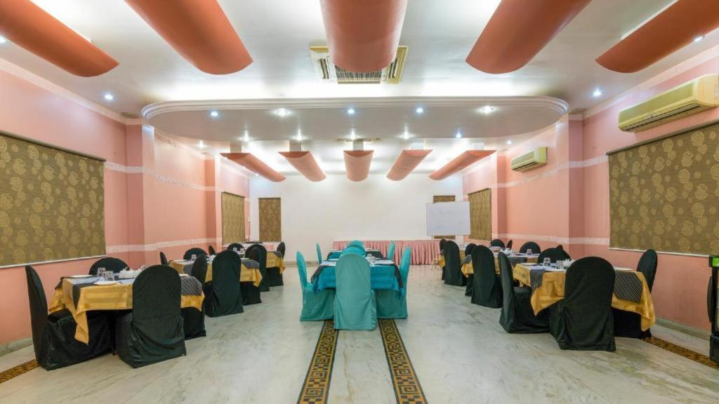 Crescent Park Hotel Chennai Exterior photo