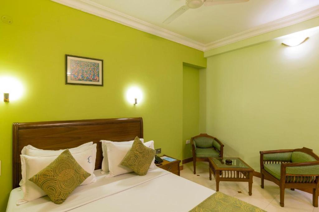 Crescent Park Hotel Chennai Exterior photo