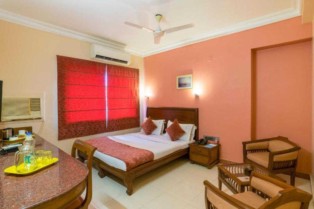 Crescent Park Hotel Chennai Exterior photo