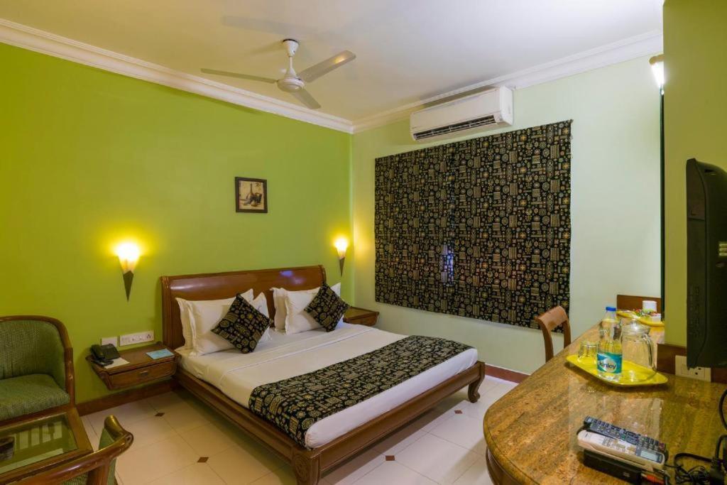 Crescent Park Hotel Chennai Exterior photo