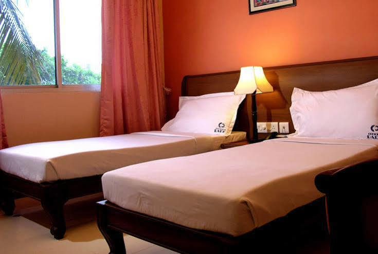 Crescent Park Hotel Chennai Exterior photo