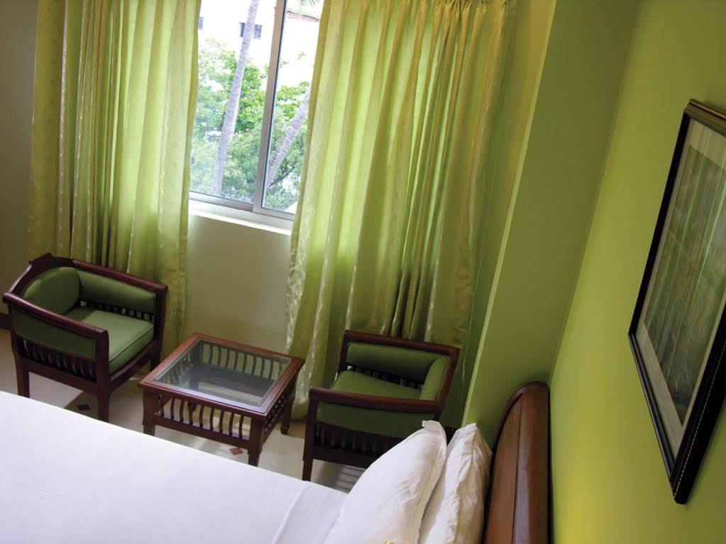 Crescent Park Hotel Chennai Exterior photo