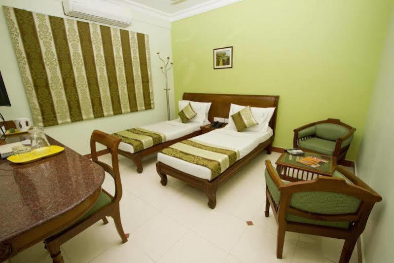 Crescent Park Hotel Chennai Exterior photo