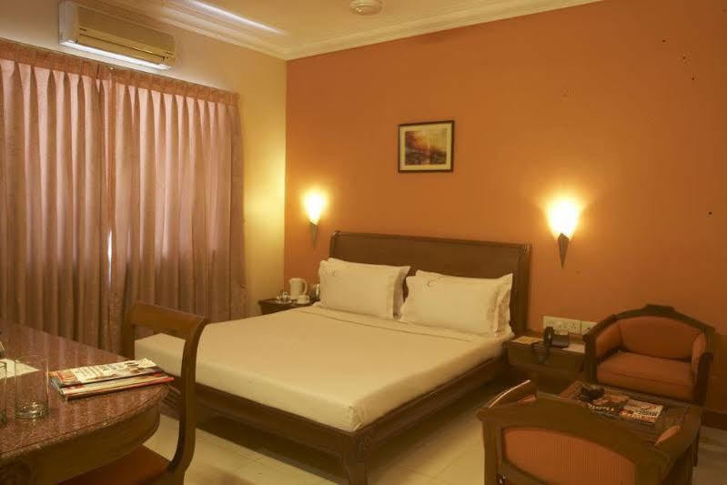Crescent Park Hotel Chennai Exterior photo