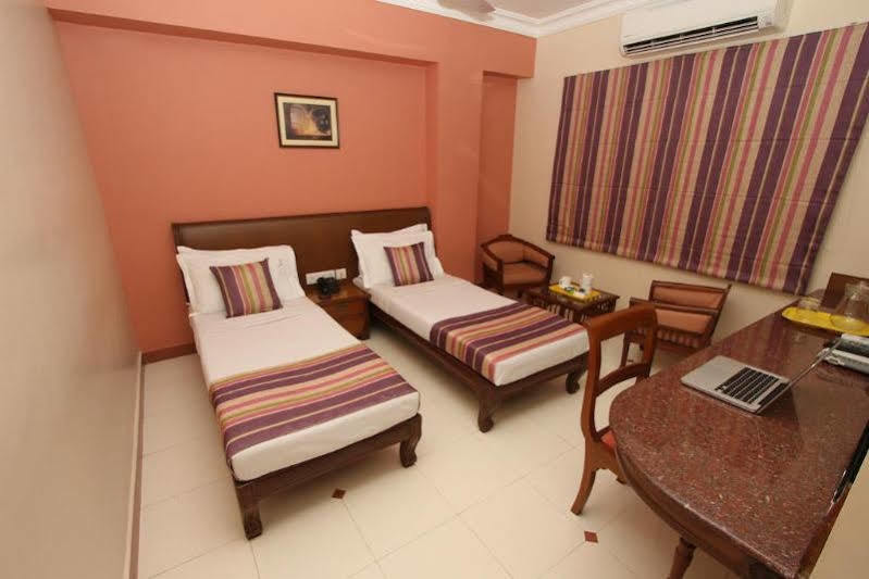 Crescent Park Hotel Chennai Exterior photo