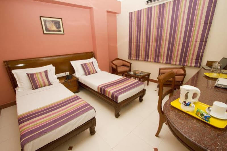Crescent Park Hotel Chennai Exterior photo