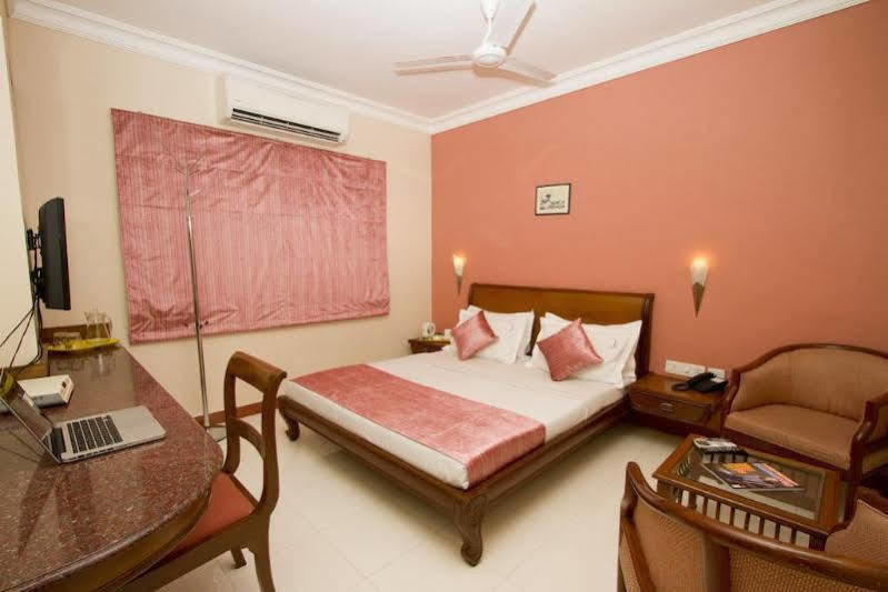Crescent Park Hotel Chennai Exterior photo