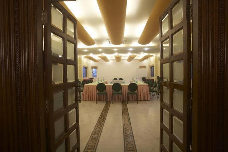 Crescent Park Hotel Chennai Exterior photo