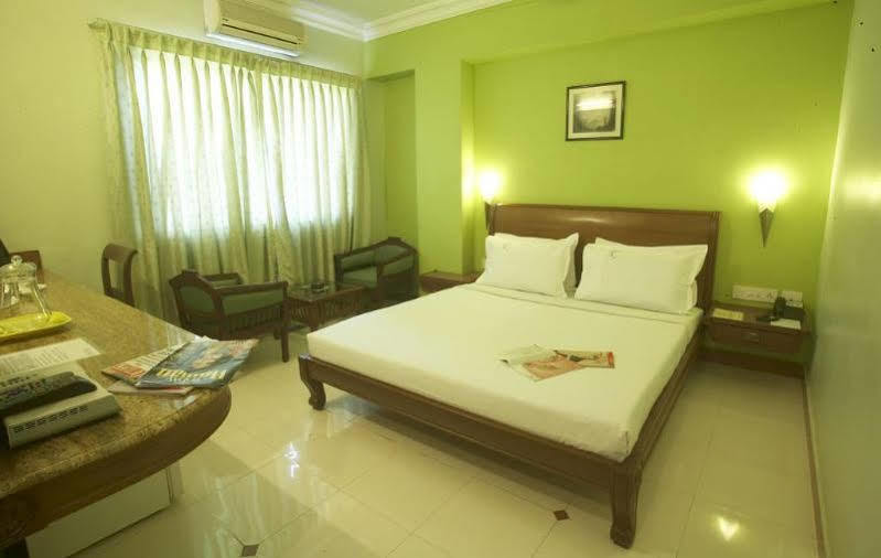 Crescent Park Hotel Chennai Exterior photo