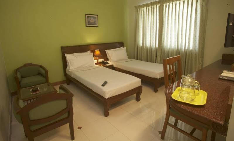 Crescent Park Hotel Chennai Exterior photo